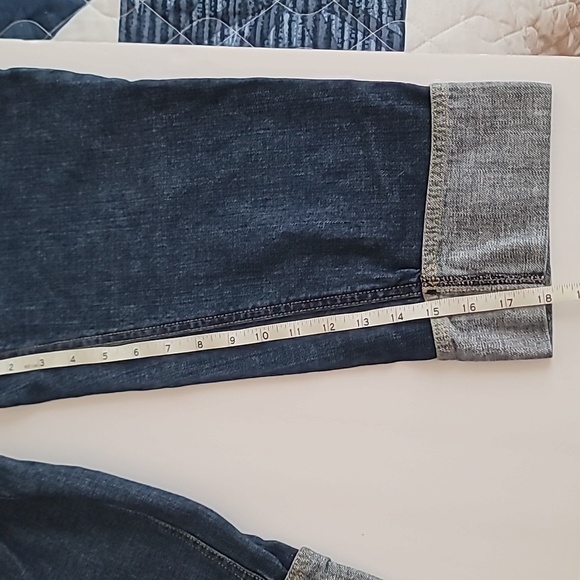 Ann Taylor Lindsay Waist Modern Fit Capri Cuffed Jeans - Picture 3 of 8